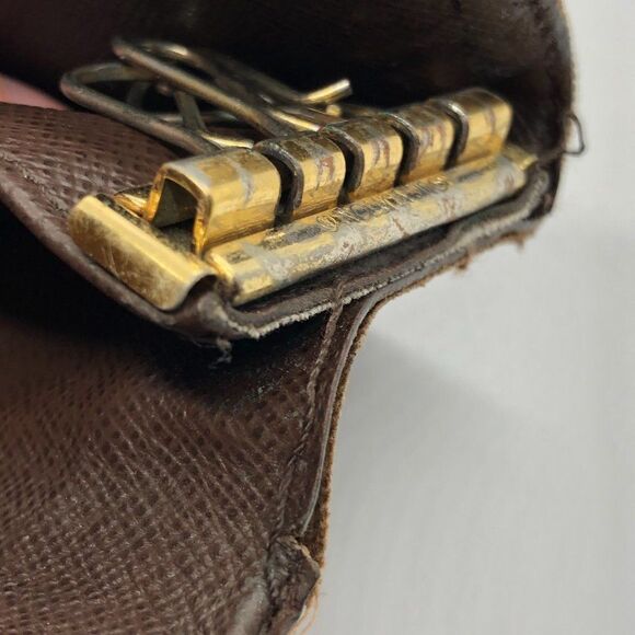 Louis Vuitton Brown Damier Leather 4 Key Case **WITH DAMAGES - Picture 9 of 11